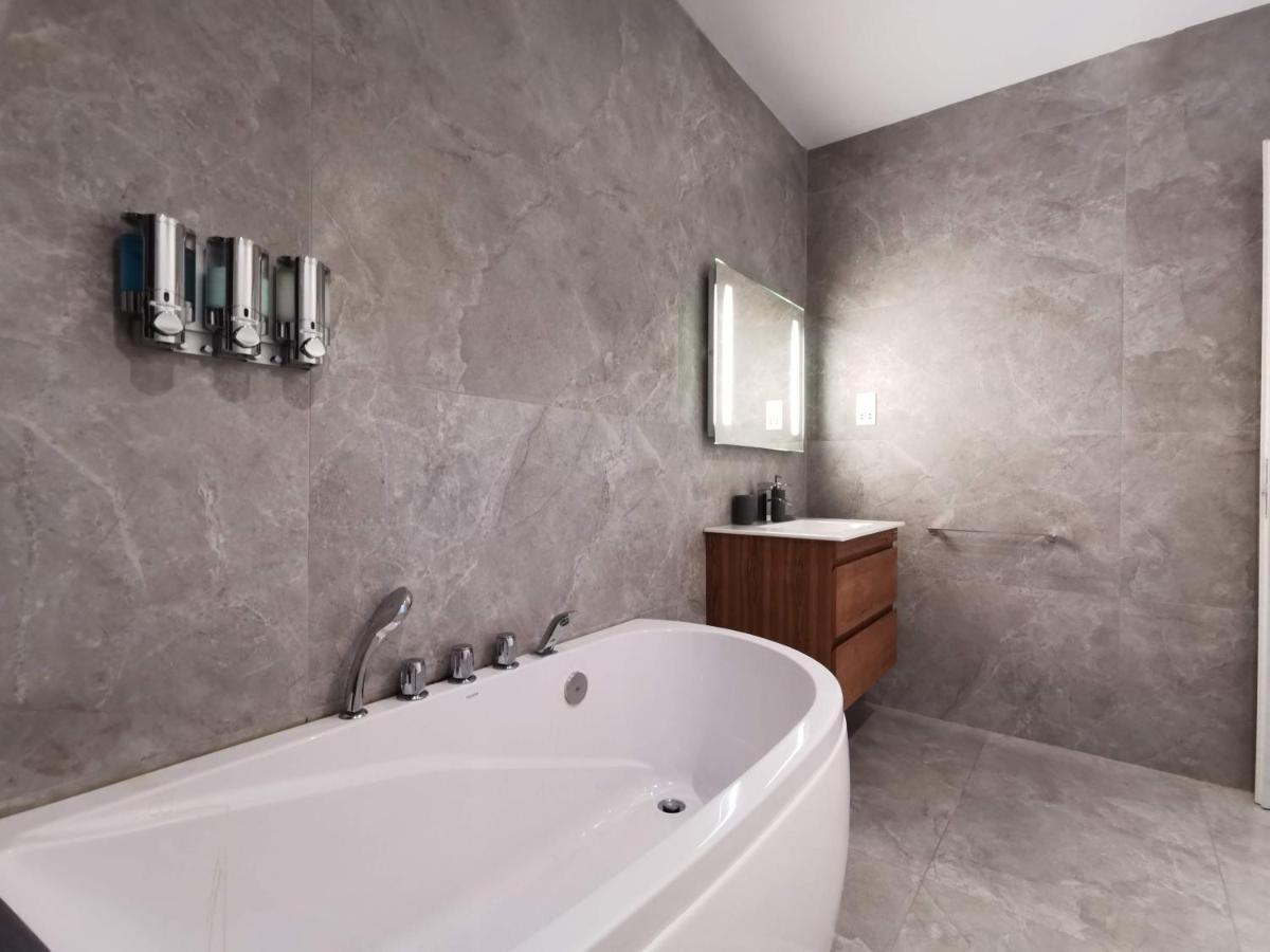 Duplex Maisonette With Heated P-Pool And Jacuzzi St. Julian's Exteriör bild