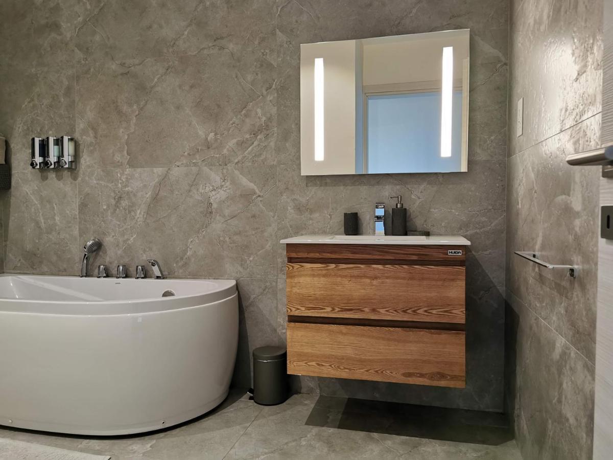 Duplex Maisonette With Heated P-Pool And Jacuzzi St. Julian's Exteriör bild
